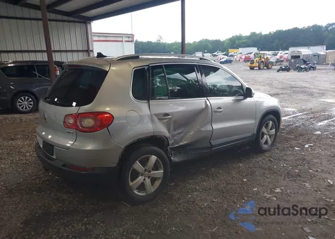 2010 Volkswagen Tiguan Wolfsburg Edition z USA, uszkodzony, nr VIN WVGAV7AX9AW528186